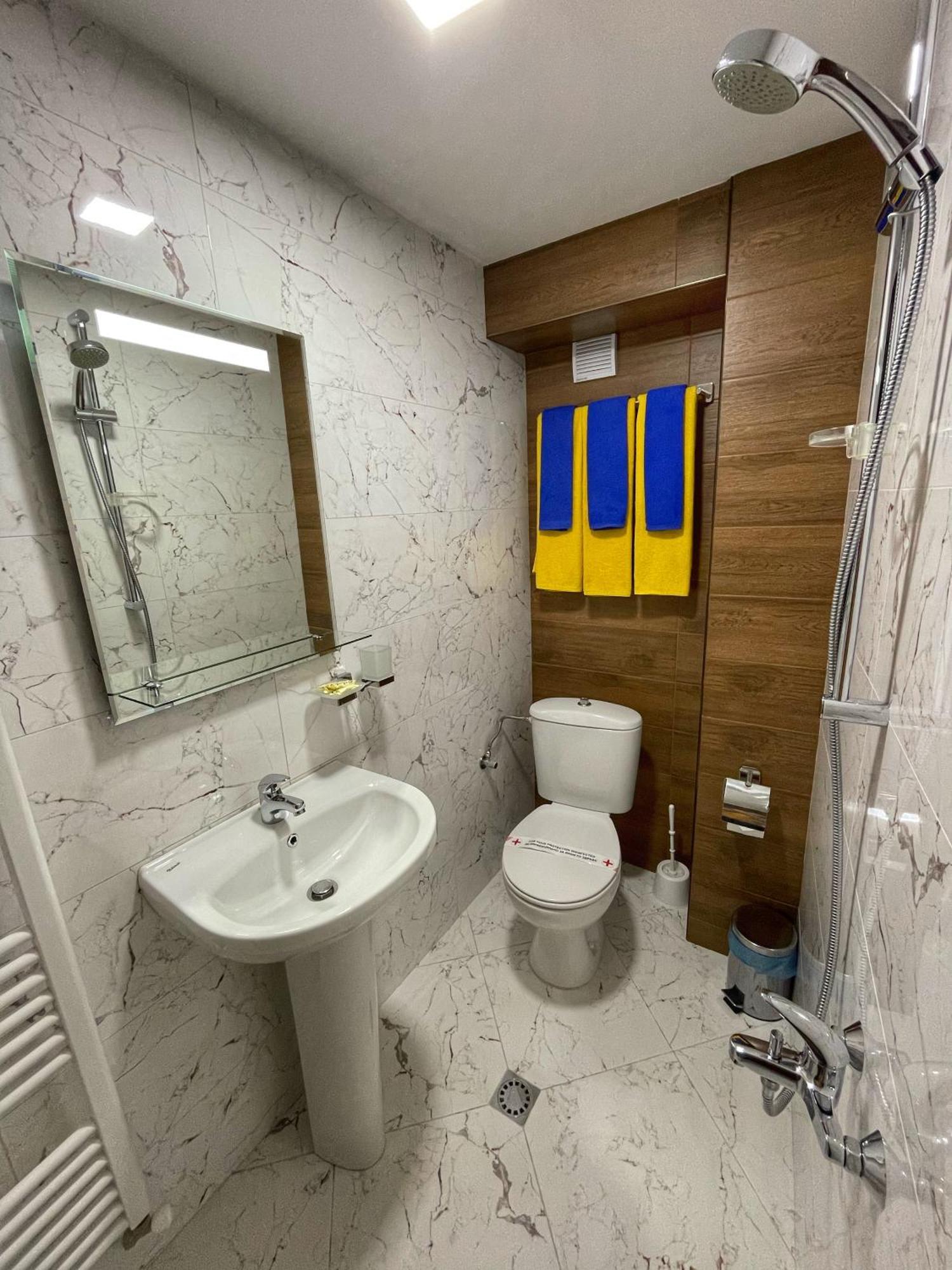 Guest Rooms Colorit 코프리브시티차 외부 사진