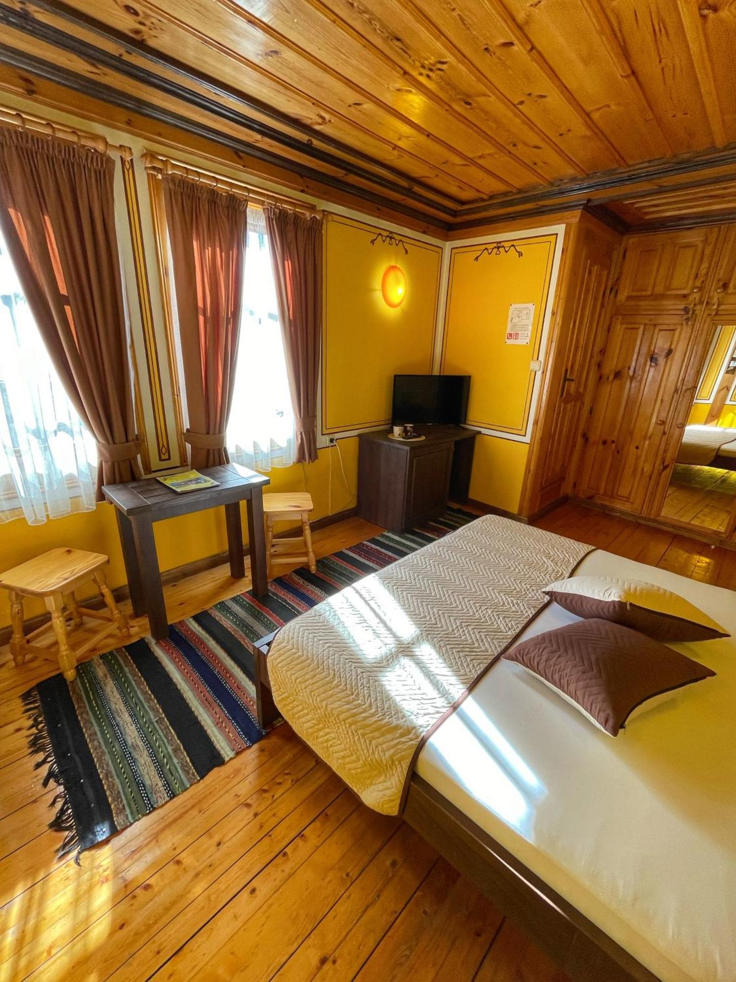 Guest Rooms Colorit 코프리브시티차 외부 사진