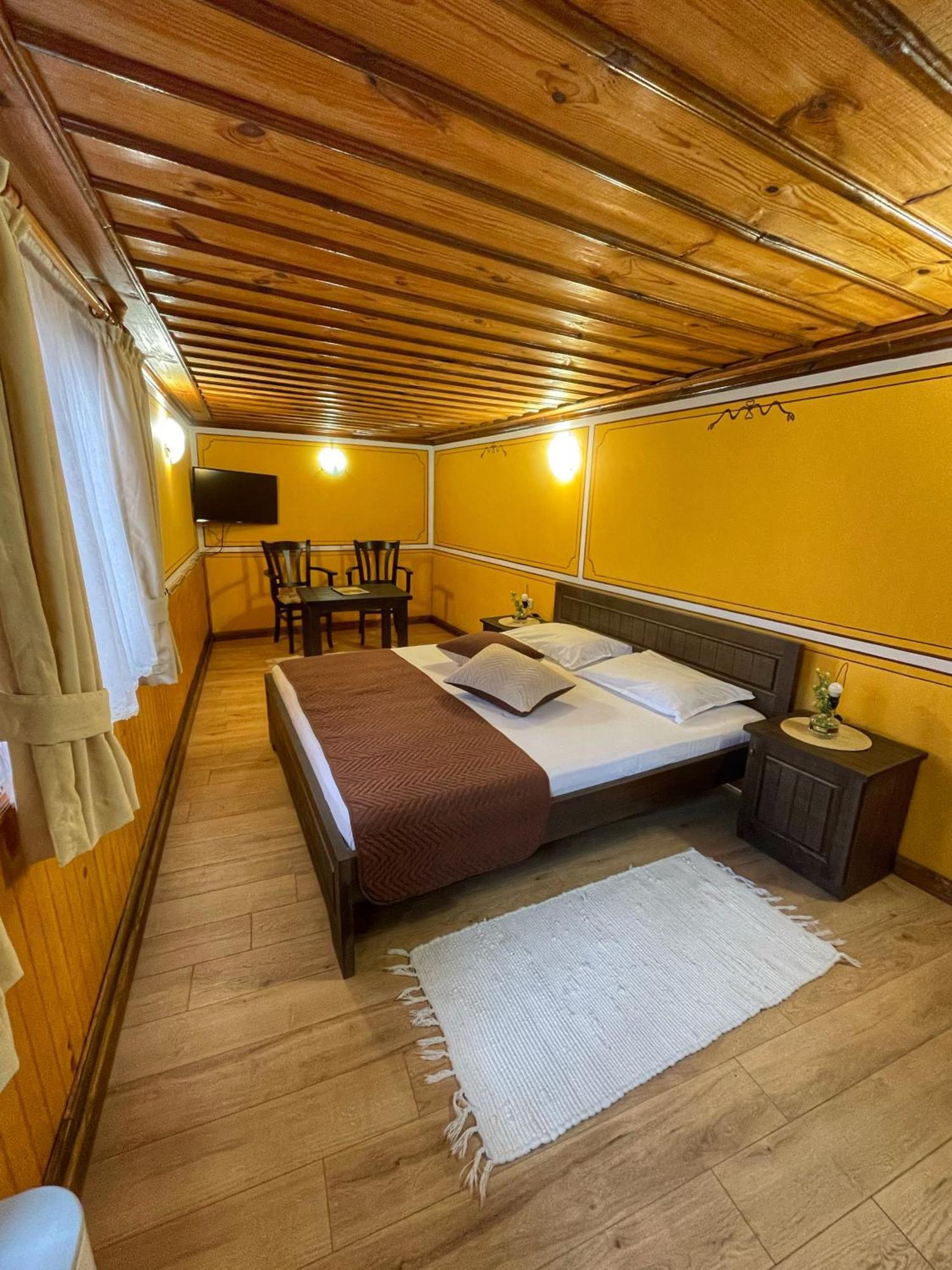 Guest Rooms Colorit 코프리브시티차 외부 사진