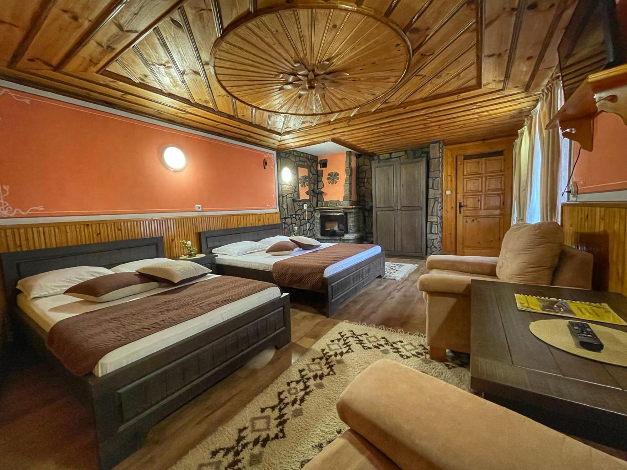 Guest Rooms Colorit 코프리브시티차 외부 사진